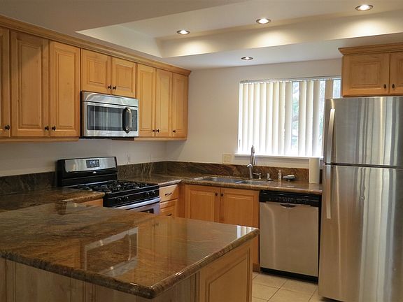 4th image of 612 Bel Air Dr W