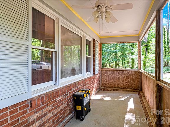 3rd image of 7065 Fieldcrest Ln