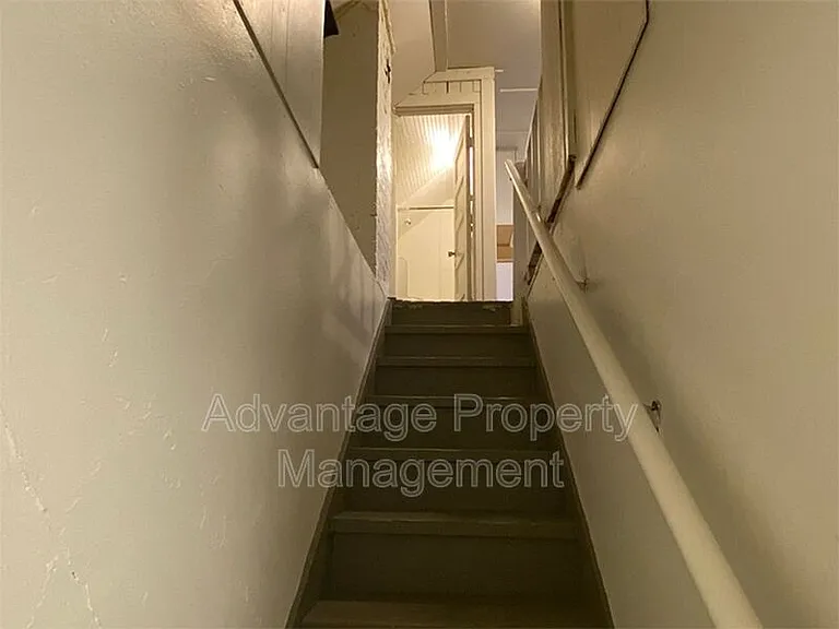 240 NW 9th St #4 — Photo 14