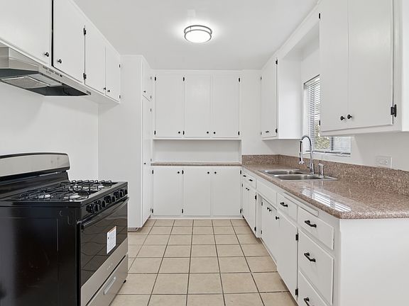 3rd image of 927 N Louise St APT 4