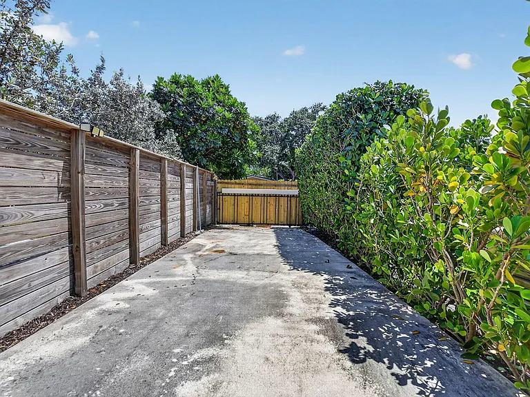 424 SW 7th Way — Photo 51