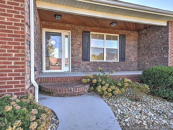 4th image of 5562 Meadow Wells Dr