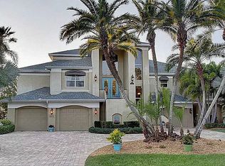 631 N Mayo St, Crystal Beach, FL 34681