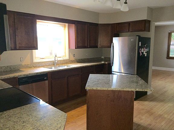 4th image of 1460 Bucklin St