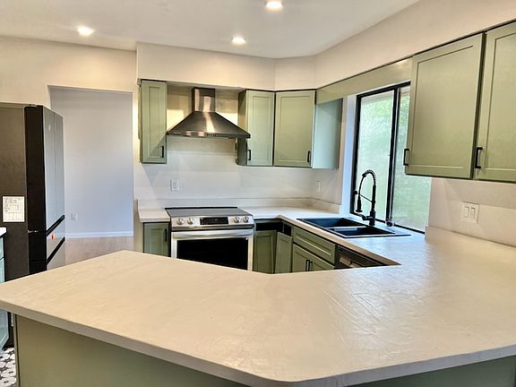 3rd image of 118 Beverly Dr
