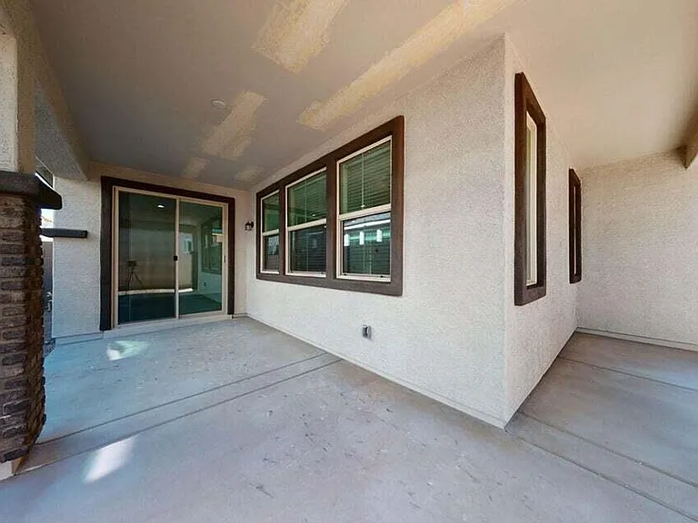 1107 S Vine St — Photo 36