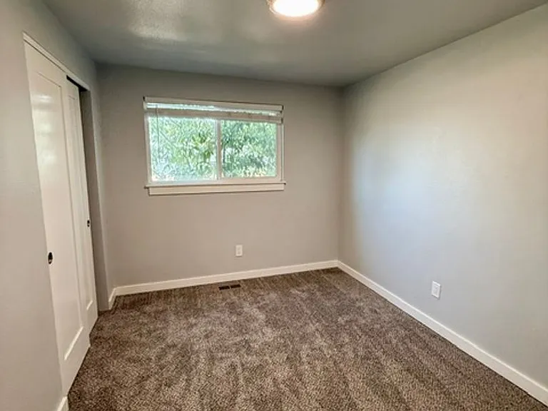 694 SE Centennial St — Photo 12