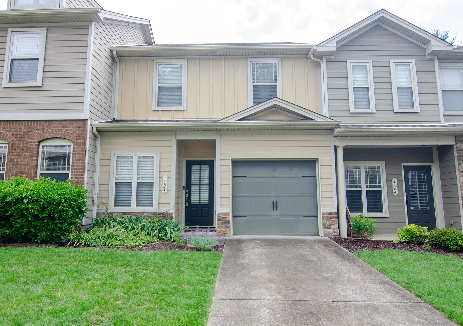 Cozy Townhome in Woodbury Subdivision — Photo 1