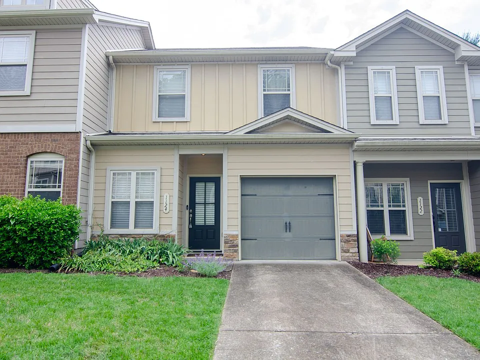 1124 Woodbury Falls Ct