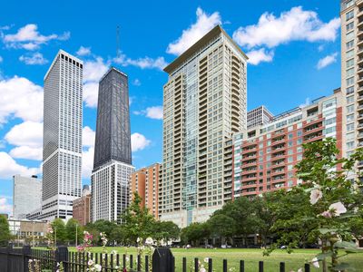 250 E Pearson St APT 1407, Chicago, IL, 60611