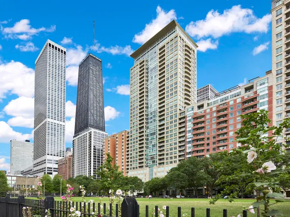 250 E Pearson St APT 1407, Chicago, IL 60611