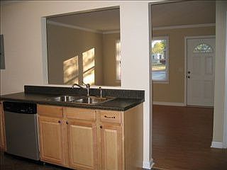 4th image of 25 Briarwood Dr