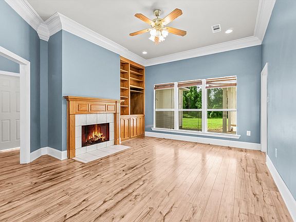 4th image of 10143 Carter Hills Ave