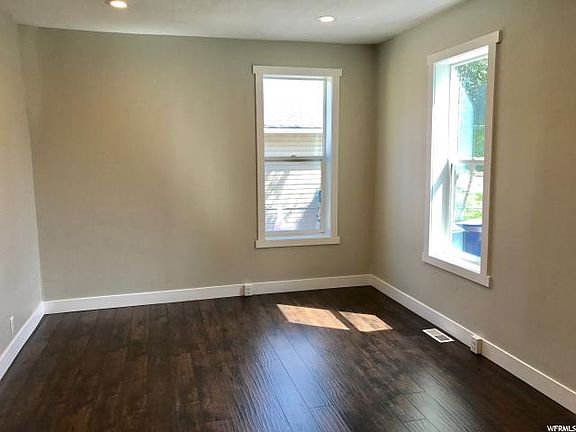 4th image of 1060 W Pierpont Ave
