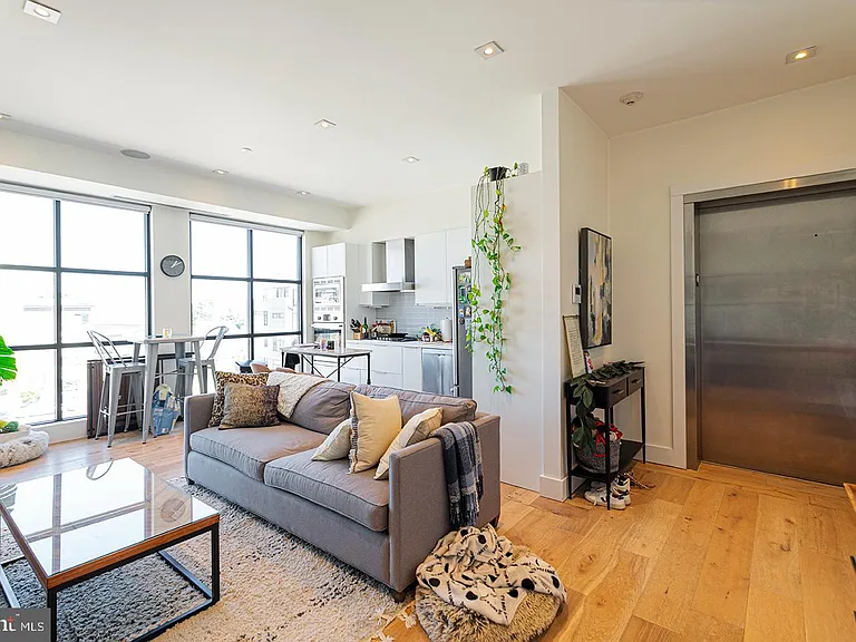 240 N 2nd St #4W — Photo 3