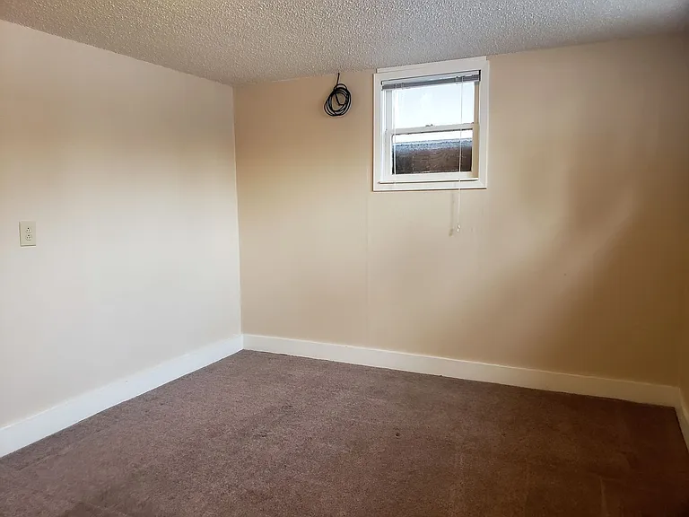524 Avenue E — Photo 7