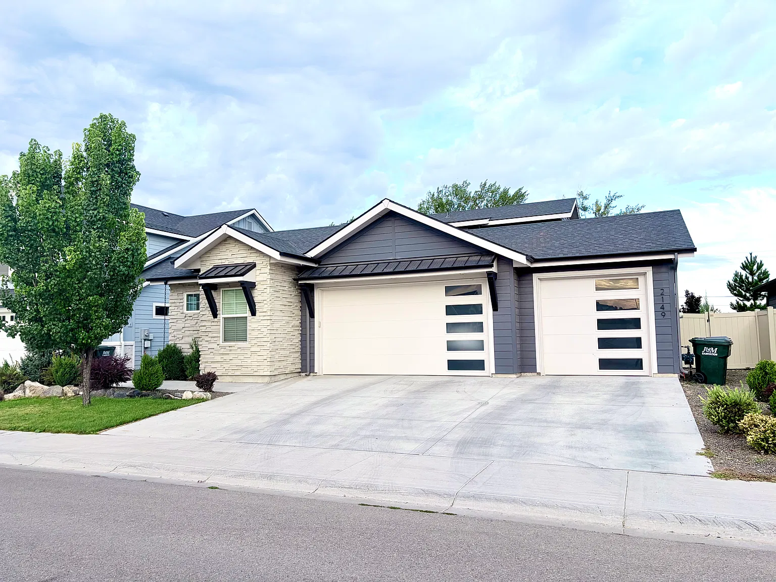 3 bed, 2.5 bath, 1894 sqft, $2,750 — Photo 2