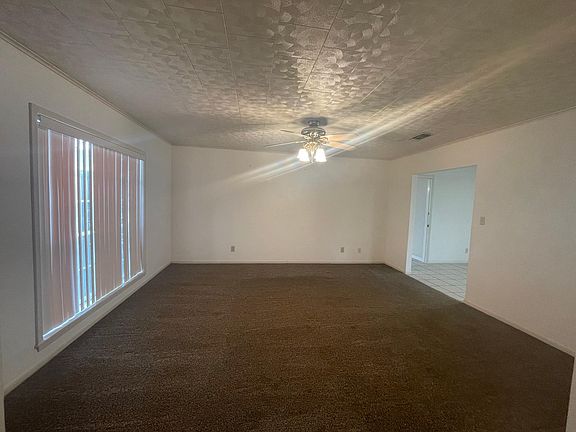 5th image of 306 Broadmoor Dr