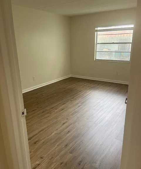 2820 Somerset Park Dr #201 — Photo 7