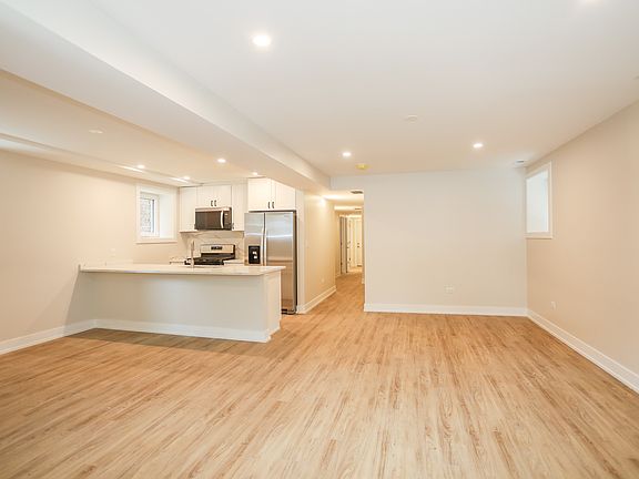 4th image of 2230 W Wilson Ave #G