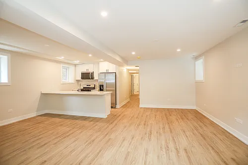 2230 W Wilson Ave #G Photo 1