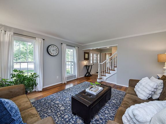 4th image of 934 Lewis Pl