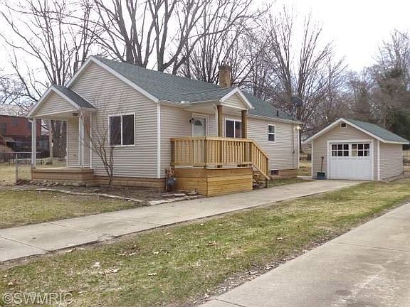 2nd image of 160 Silverbrook Ave