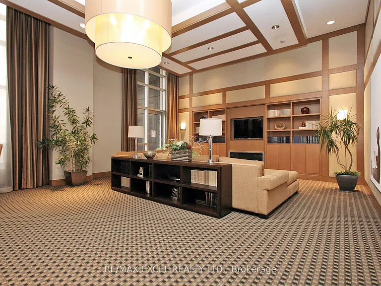 100 Harrison Garden Blvd #423 — Photo 22