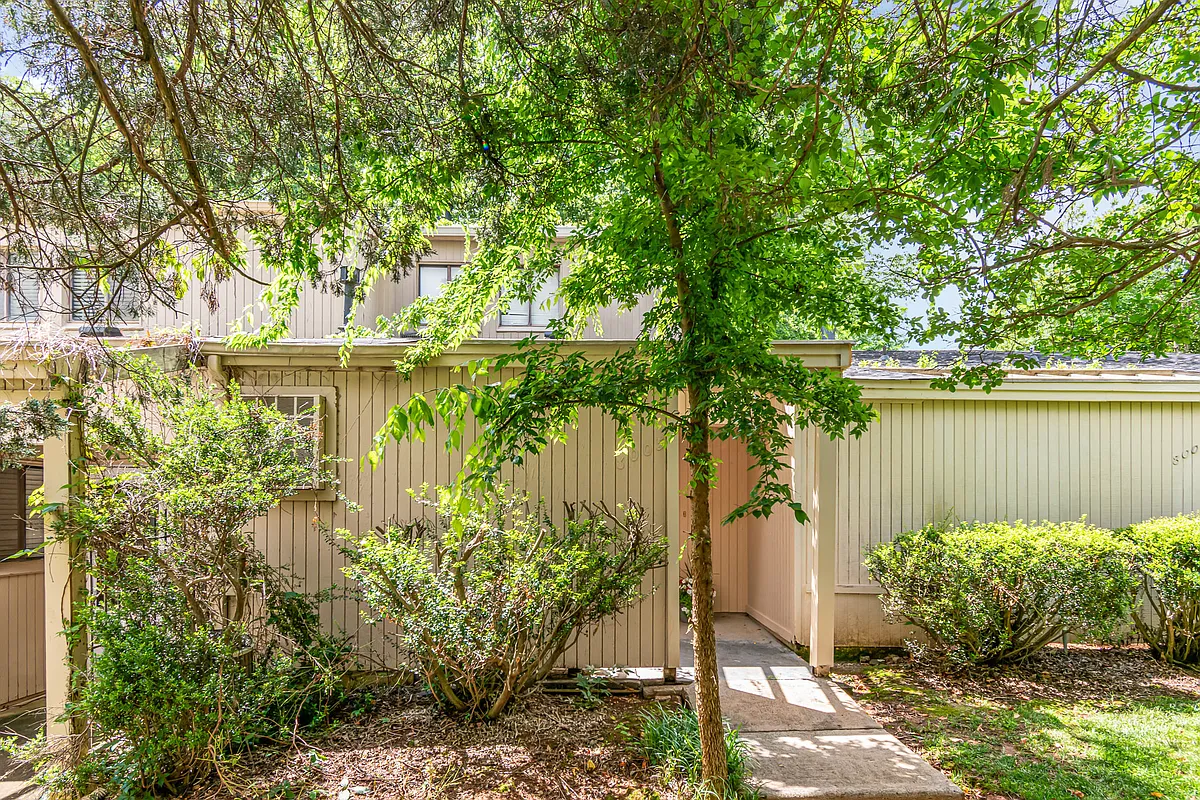 Building Photo - 8005 Horse Chestnut Ln