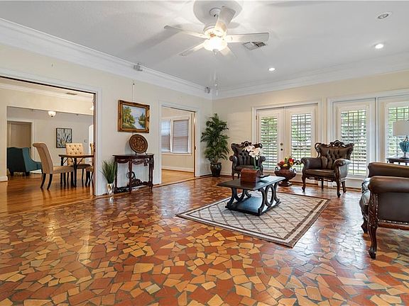 5th image of 411 Palmola St