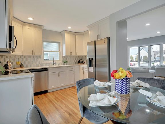 4th image of 71 Nassau Ave
