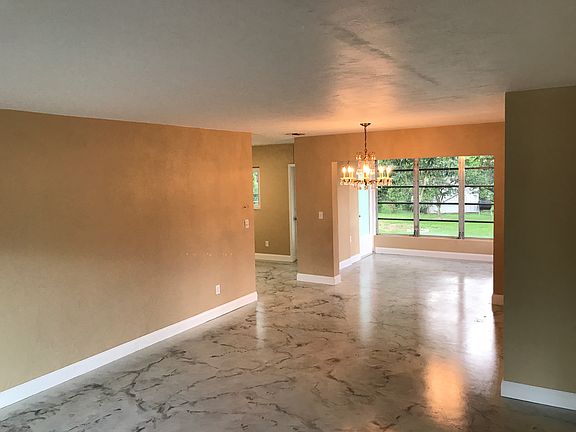 2nd image of 909 Palm Blvd #102