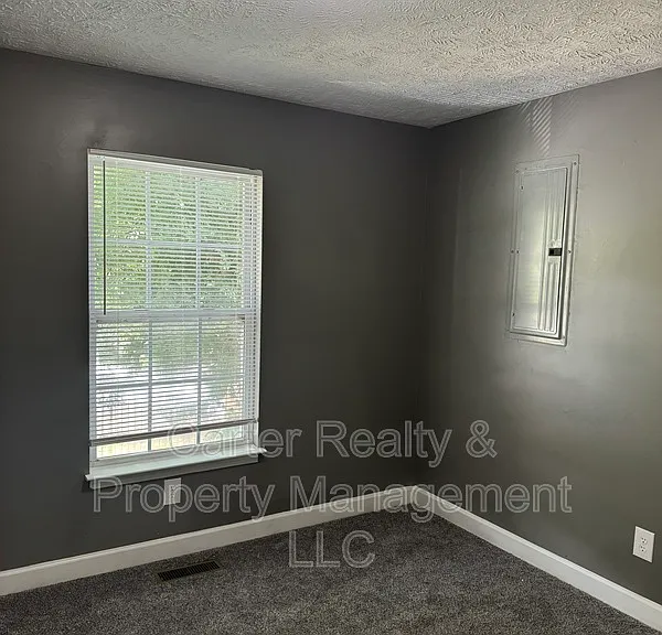 1812 Glade St — Photo 9