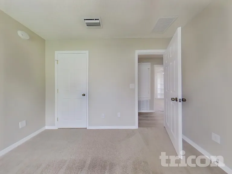2727 Fox Creek Dr E — Photo 10