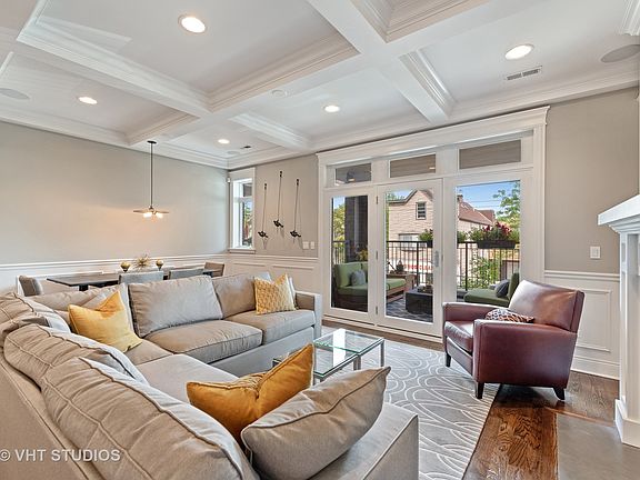 4th image of 3222 N Southport Ave #2S