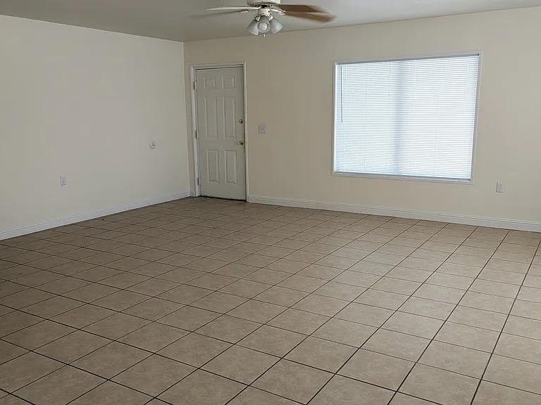 290 E Mesquite Blvd #A — Photo 3