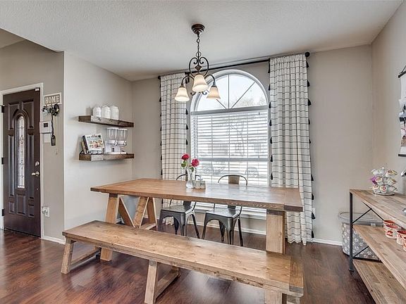 3rd image of 2838 Coral Dr