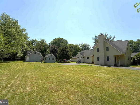 47 Diverty Rd, Pennington, NJ 08534