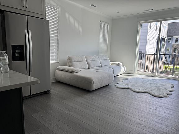 3rd image of 1344 Hamilton St