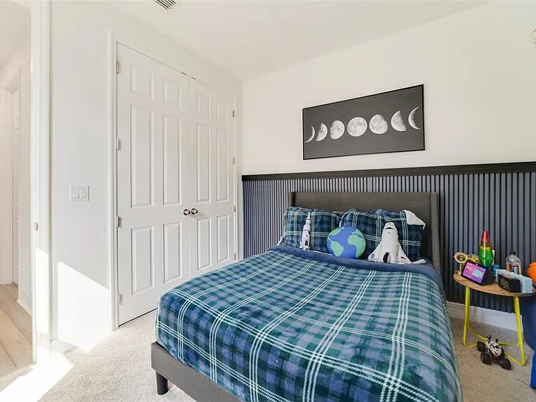 2224 Celebration Blvd — Photo 13