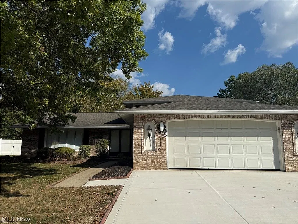 4 bed, 3.5 bath, 2528 sqft, $3,300 — Photo 2