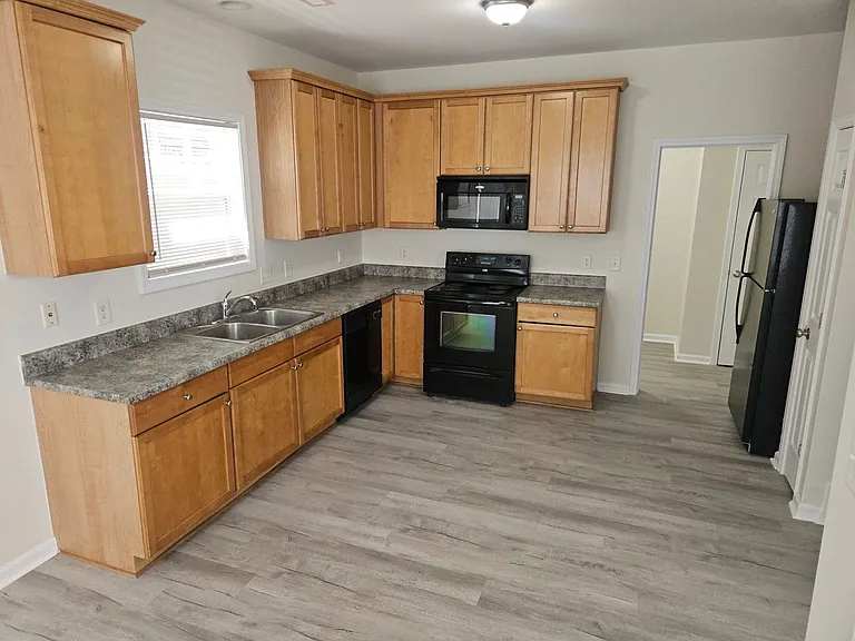 5900 Wynmore Rd — Photo 6