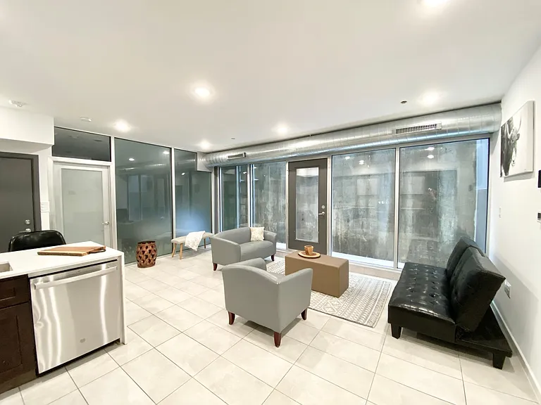 1233 N Franklin St #1 — Photo 14