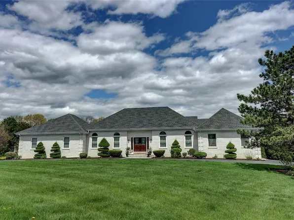 86 Crest Dr, Cranston, RI 02921