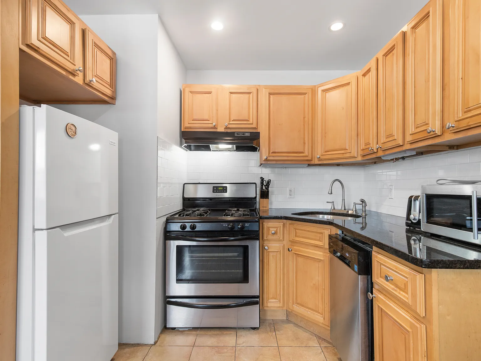 2 bed, $3,600 — Photo 4
