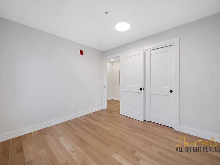 7 Wenham St — Photo 10
