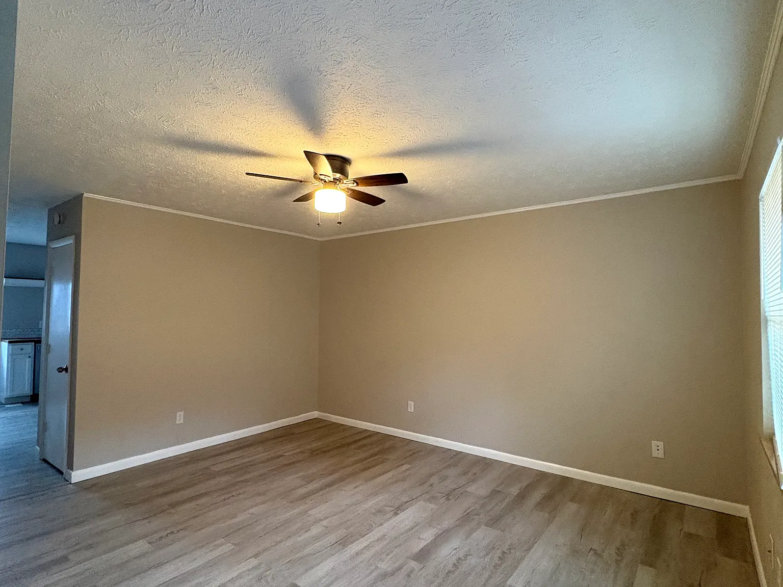 2 bed, 1.5 bath, 1000 sqft, $1,600 — Photo 4