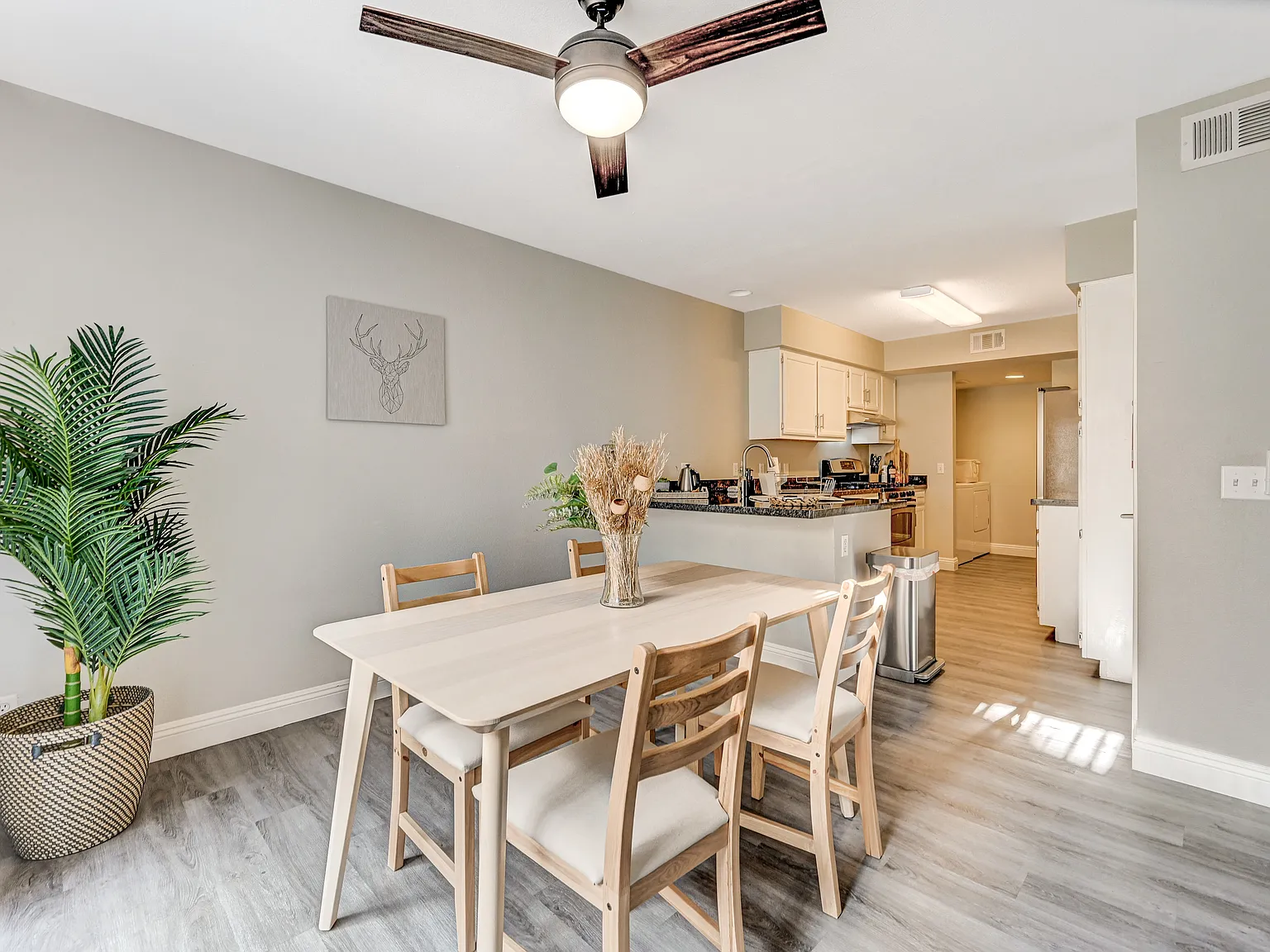2 bed, 2.5 bath, 1247 sqft, $3,200 — Photo 4