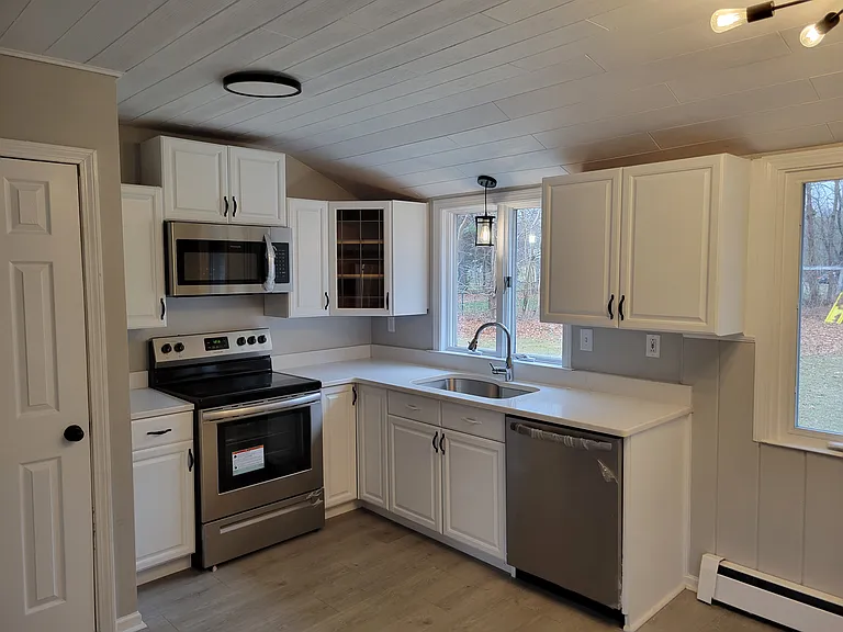 75 Fairview Dr — Photo 3