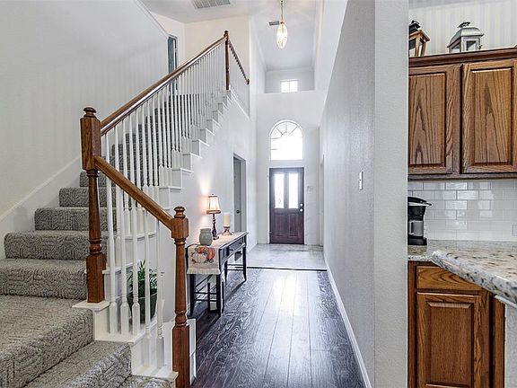 4th image of 984 Lea Meadow Dr